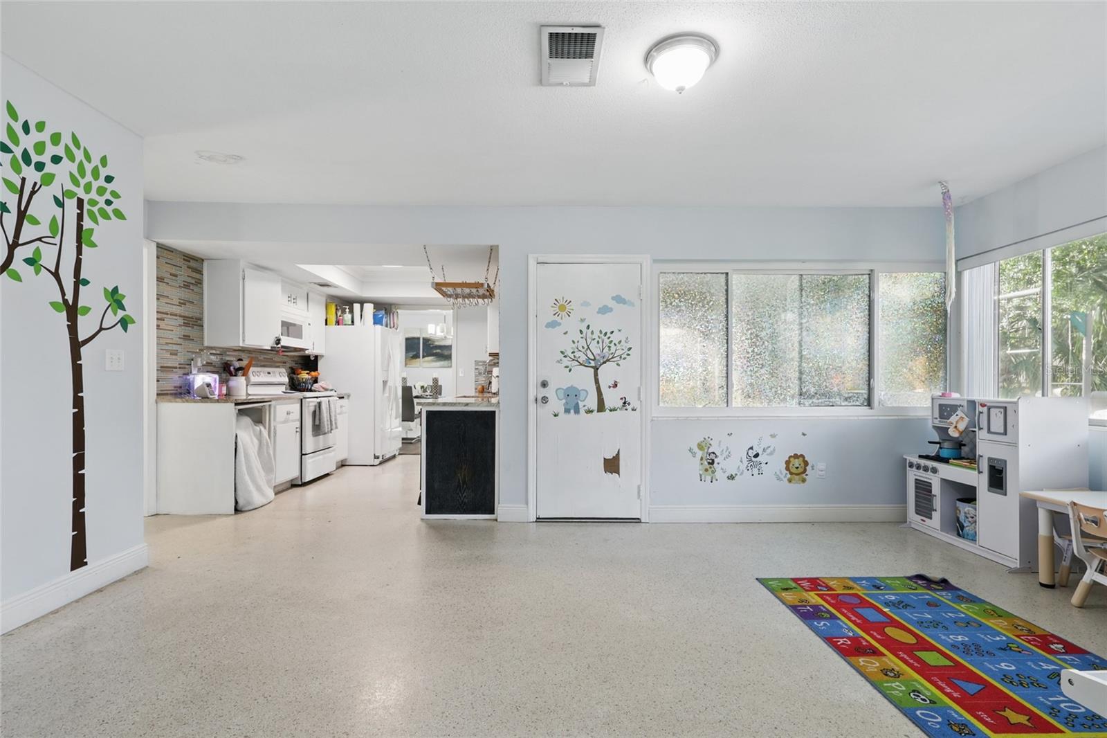 Image 16 of 30 For 3941 Pin Oaks Street