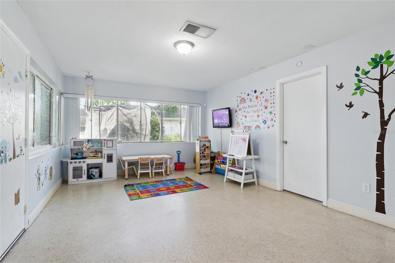 Image 17 of 30 For 3941 Pin Oaks Street