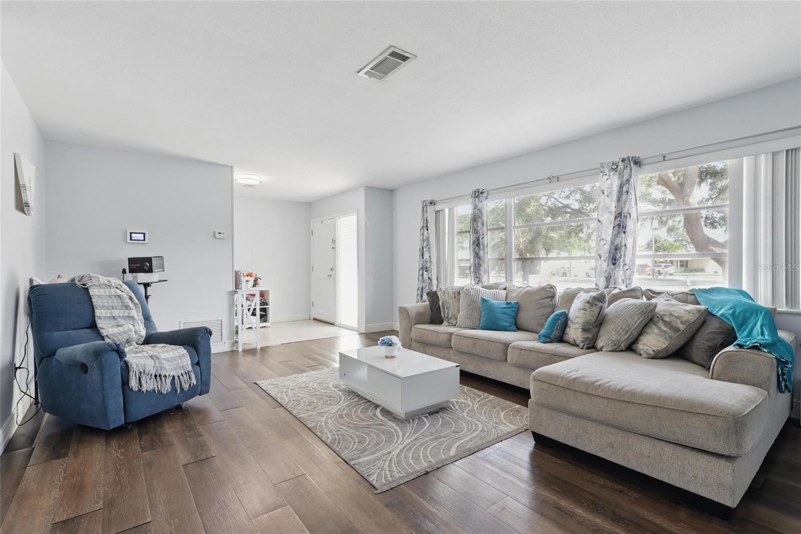 Image 3 of 30 For 3941 Pin Oaks Street