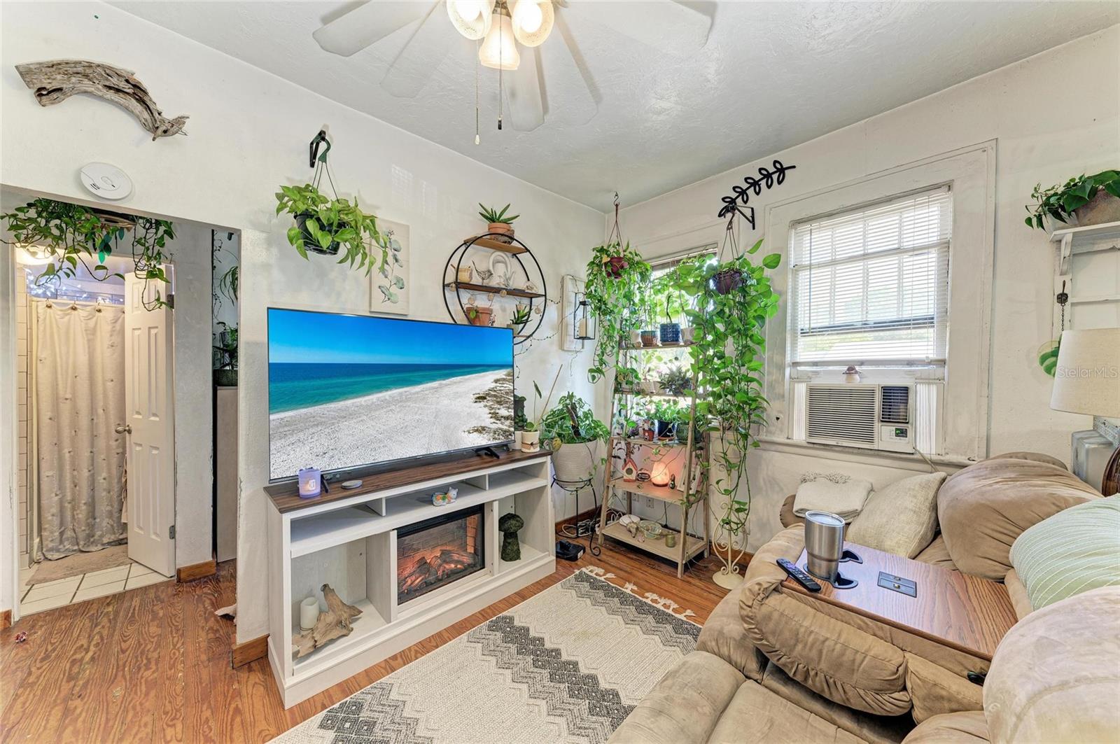 Image 30 of 50 For 432 Adelia Avenue