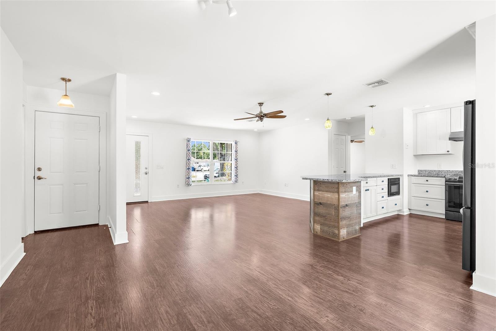 Image 7 of 33 For 818 Southern Pine Lane