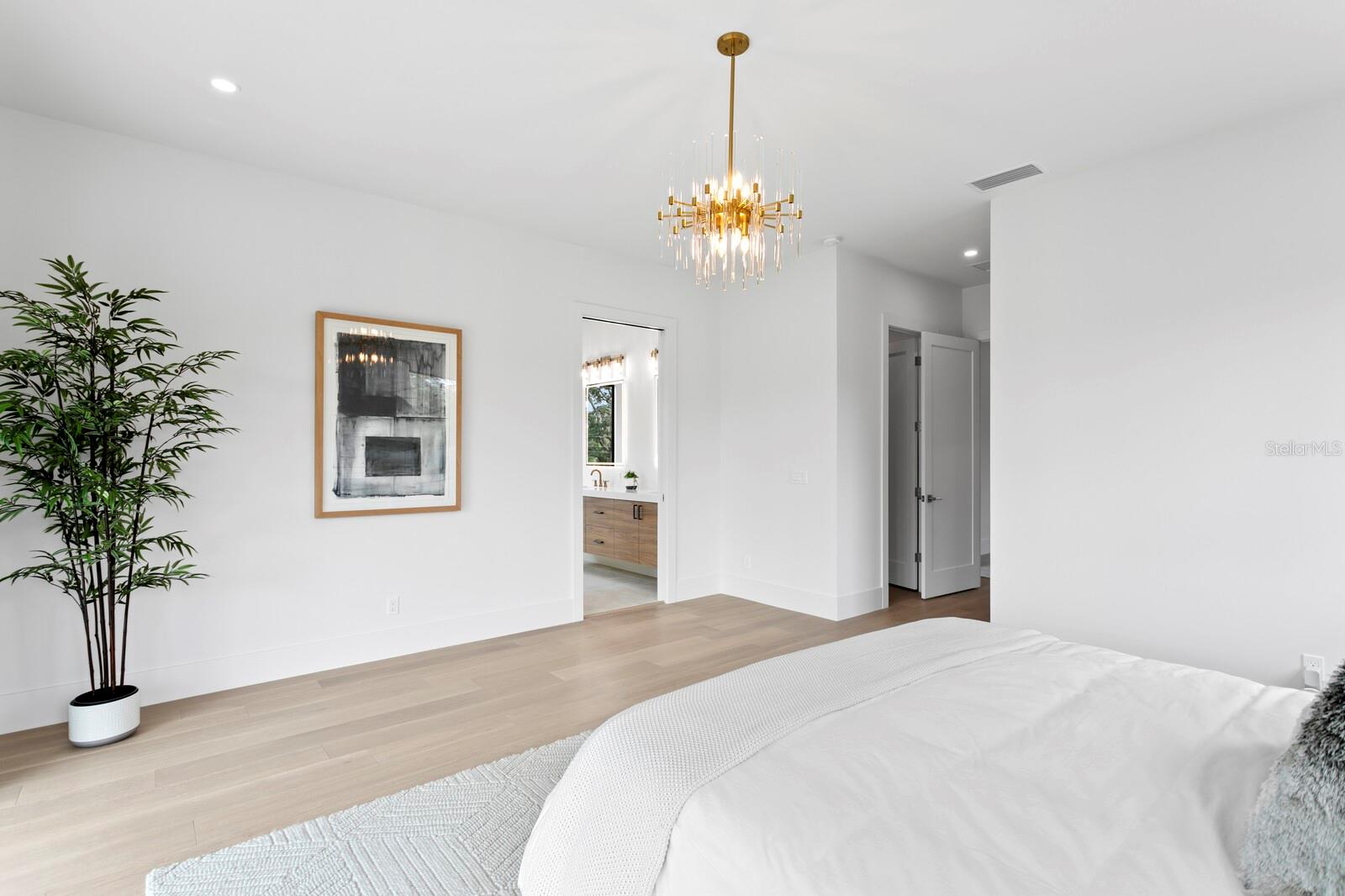 Image 32 of 65 For 2554 Arlington Street