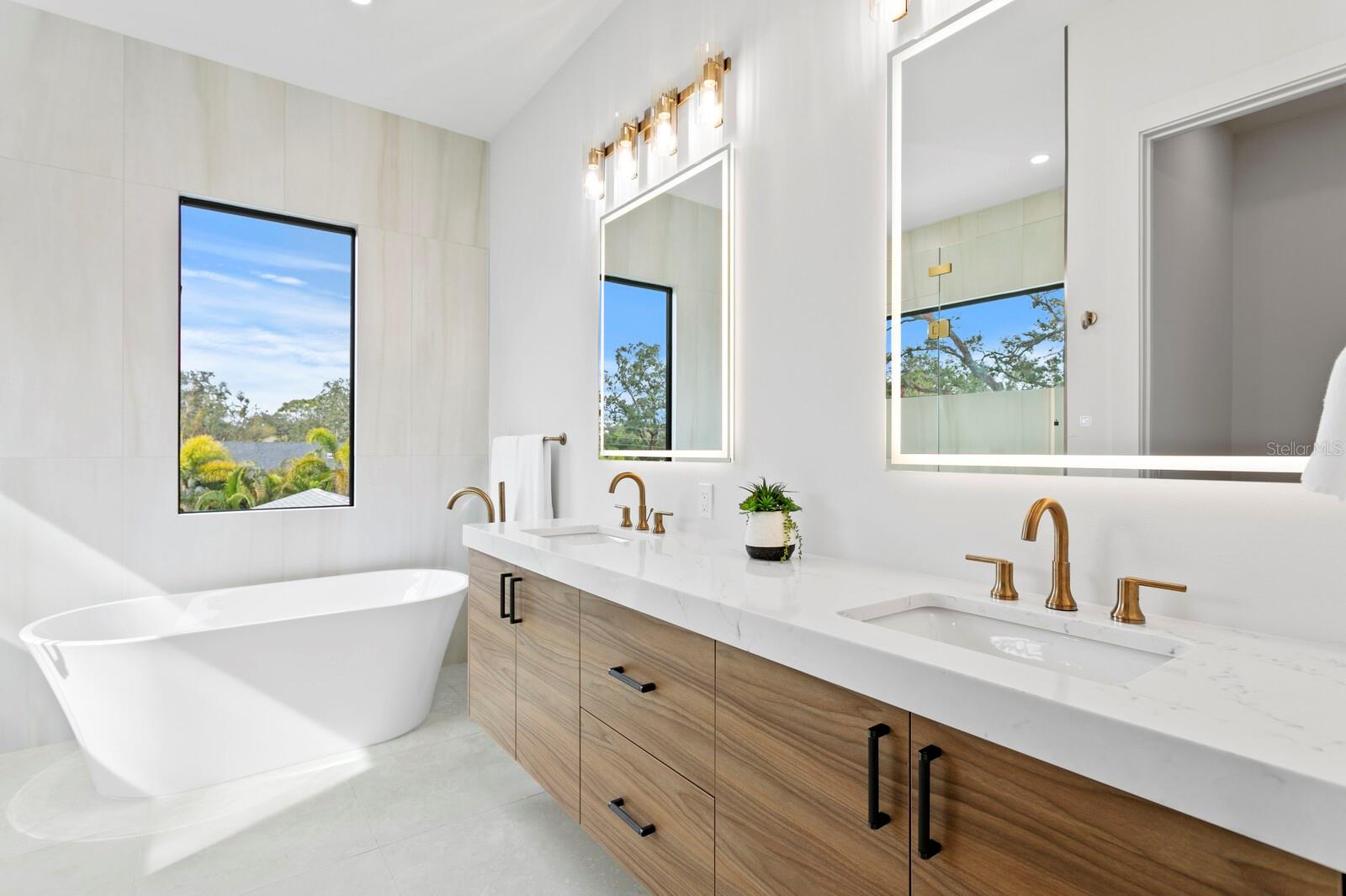 Image 35 of 65 For 2554 Arlington Street