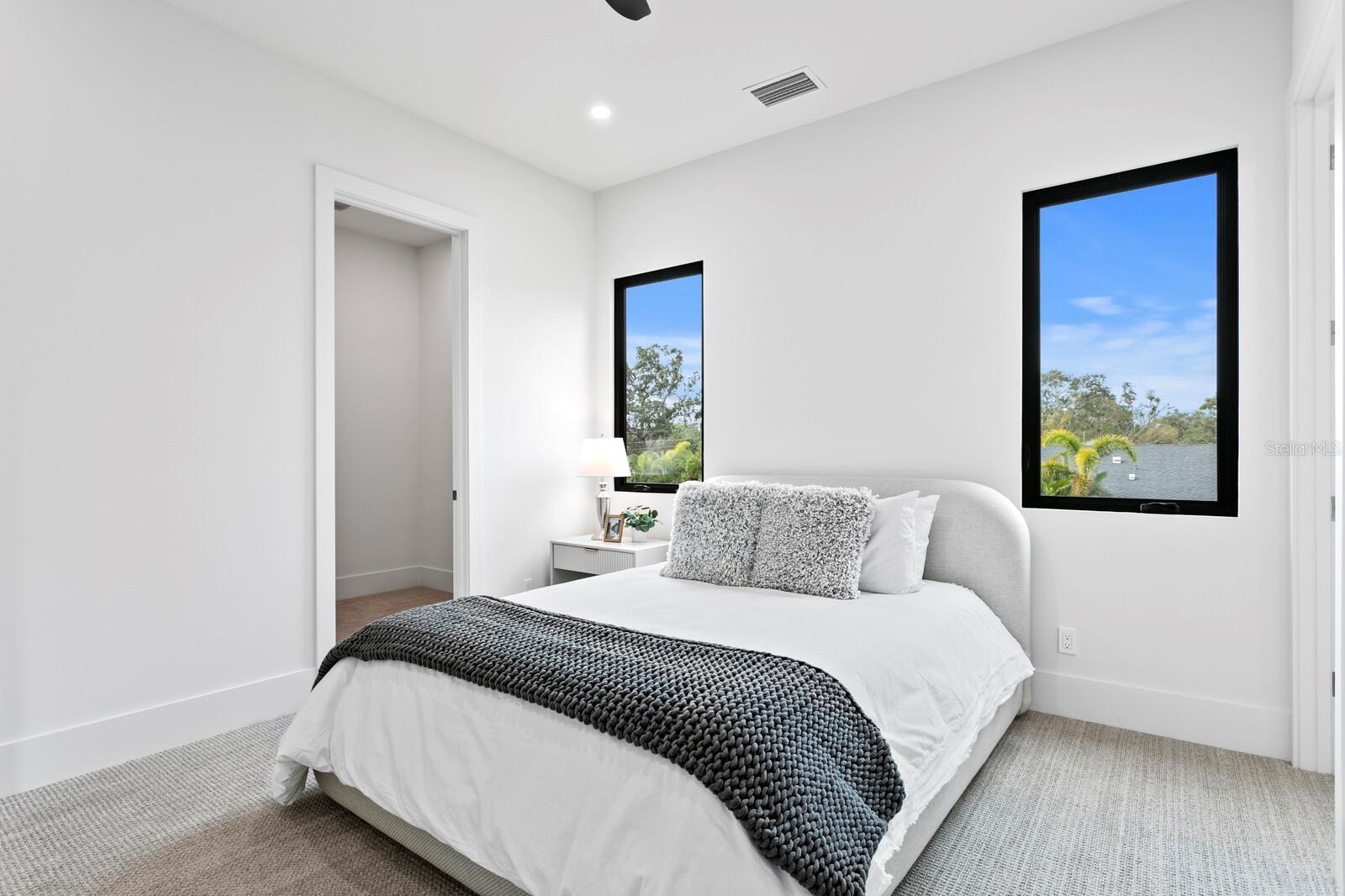Image 41 of 65 For 2554 Arlington Street