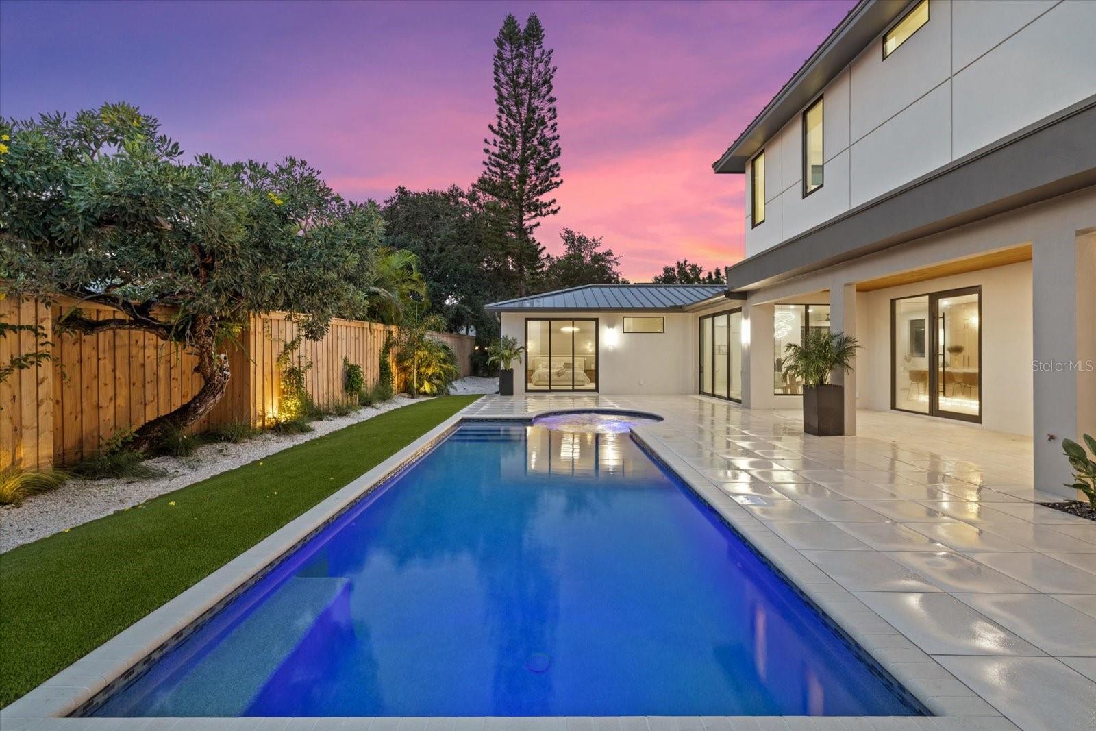 Image 4 of 41 For 1559 Bay Road
