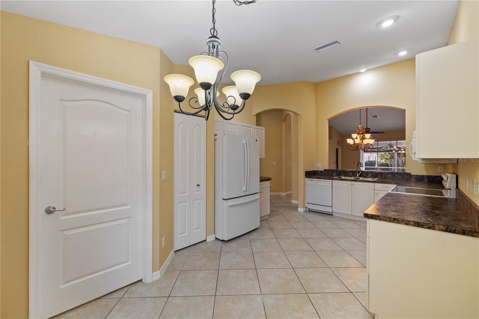 Image 11 of 34 For 3841 Albacete Circle 51