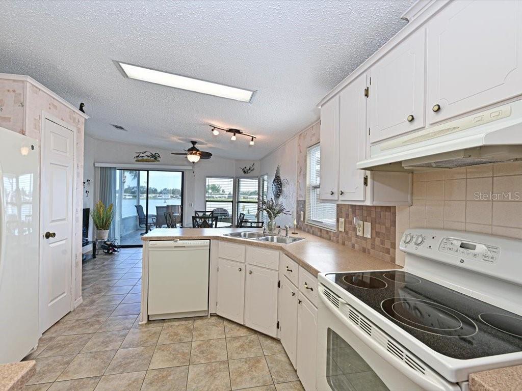 Image 14 of 44 For 8439 Imperial Circle