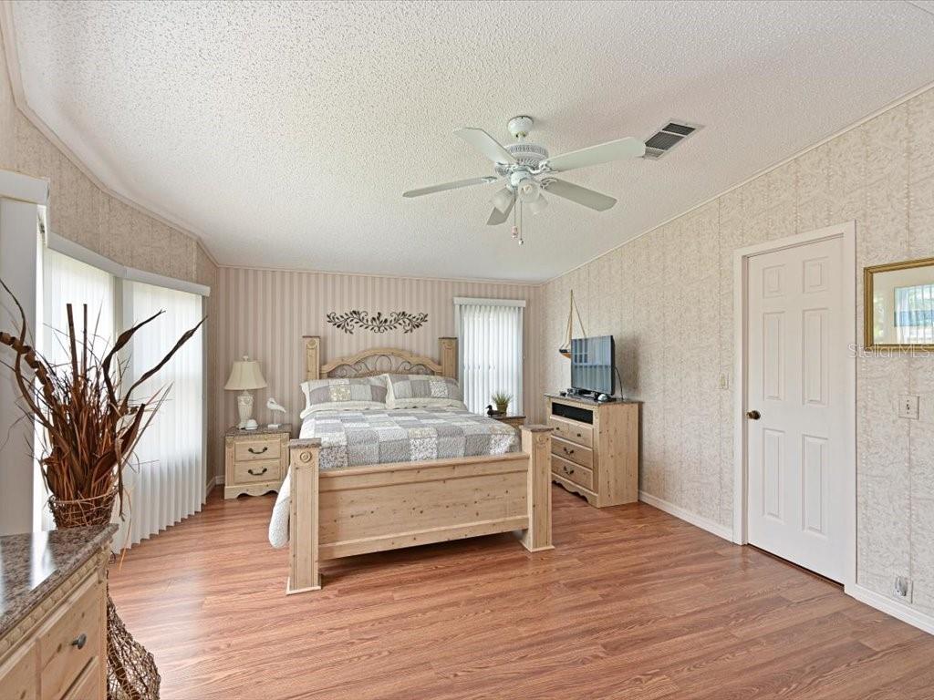 Image 22 of 44 For 8439 Imperial Circle