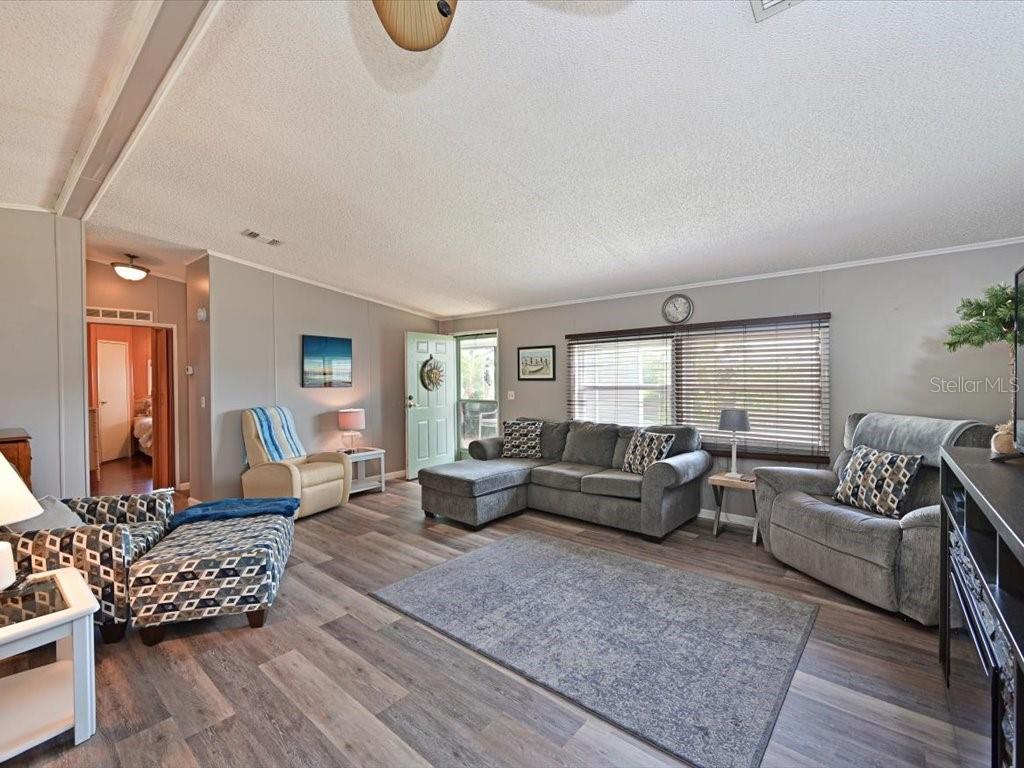 Image 5 of 31 For 8400 Princess Court