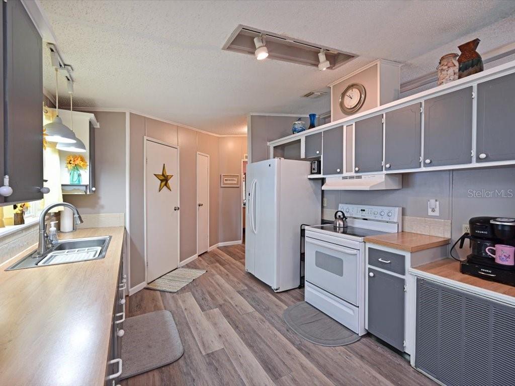 Image 7 of 31 For 8400 Princess Court