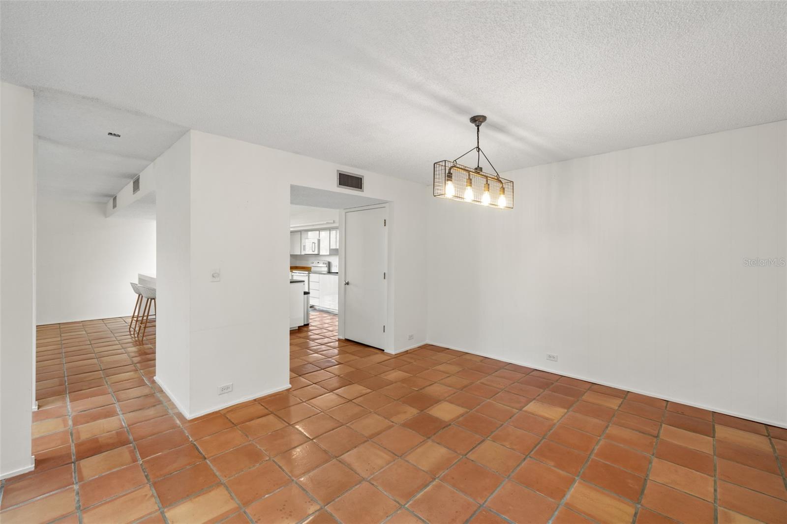 Image 18 of 37 For 754 Pine Run Drive 754