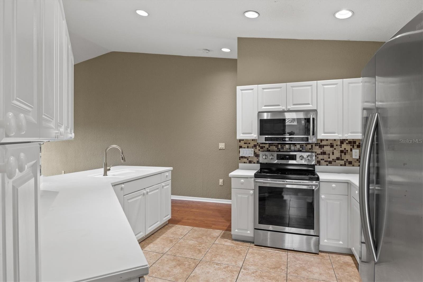 Image 10 of 71 For 7039 Strand Circle 34-201