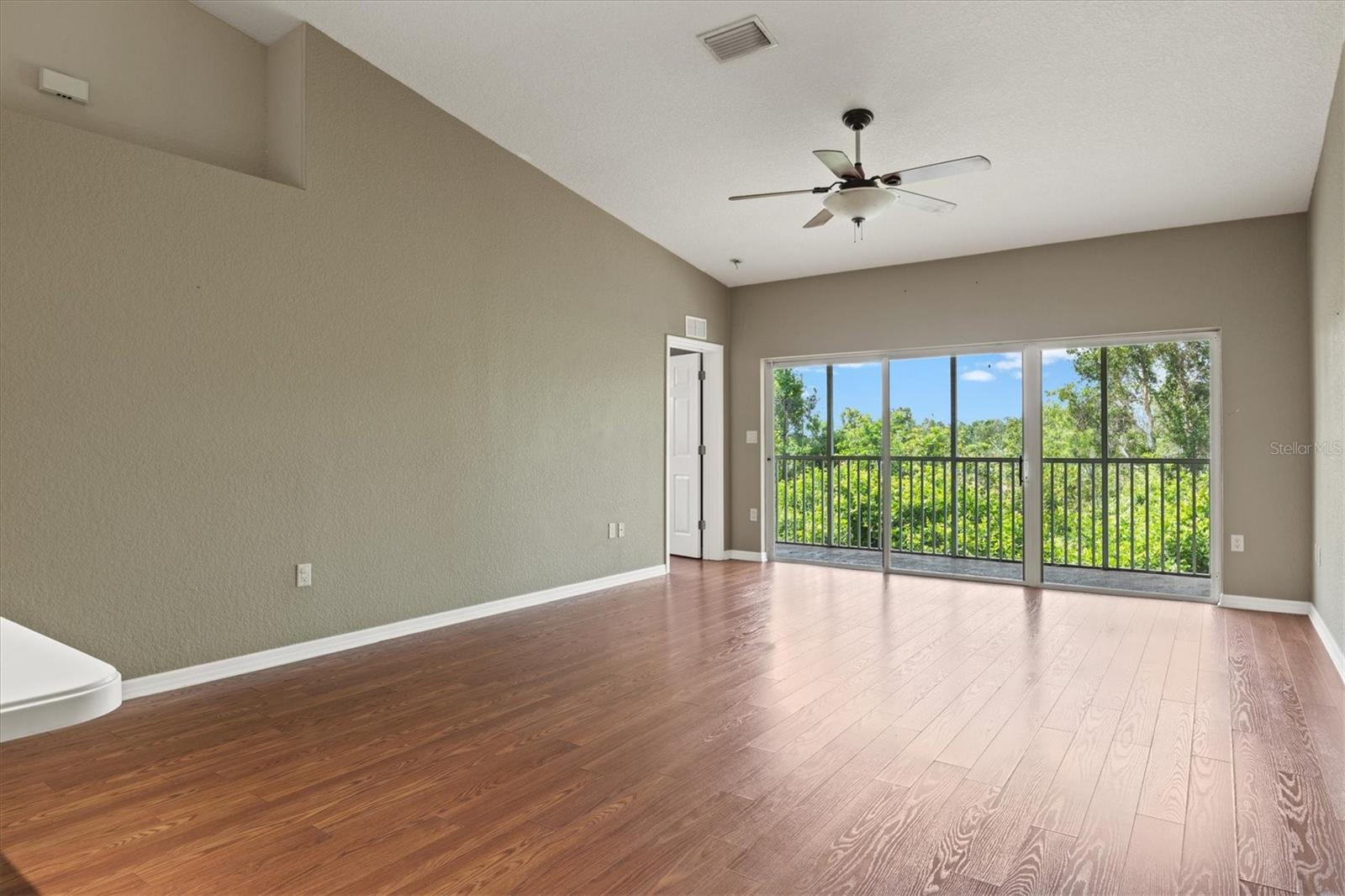 Image 12 of 71 For 7039 Strand Circle 34-201