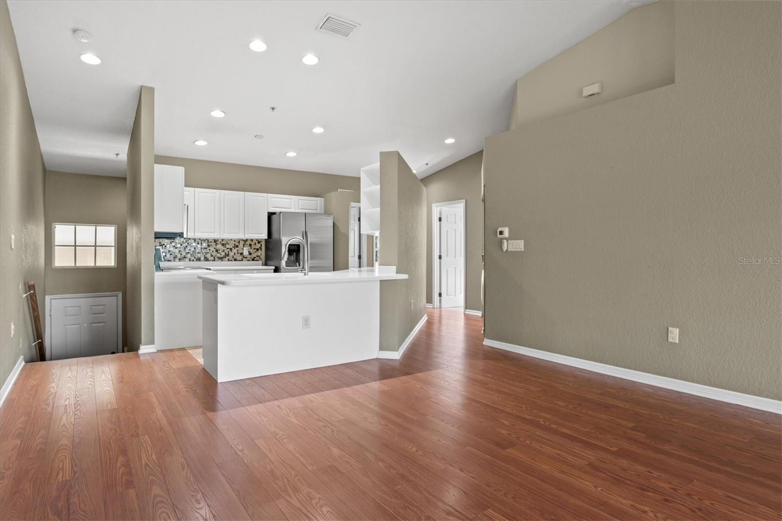 Image 13 of 71 For 7039 Strand Circle 34-201