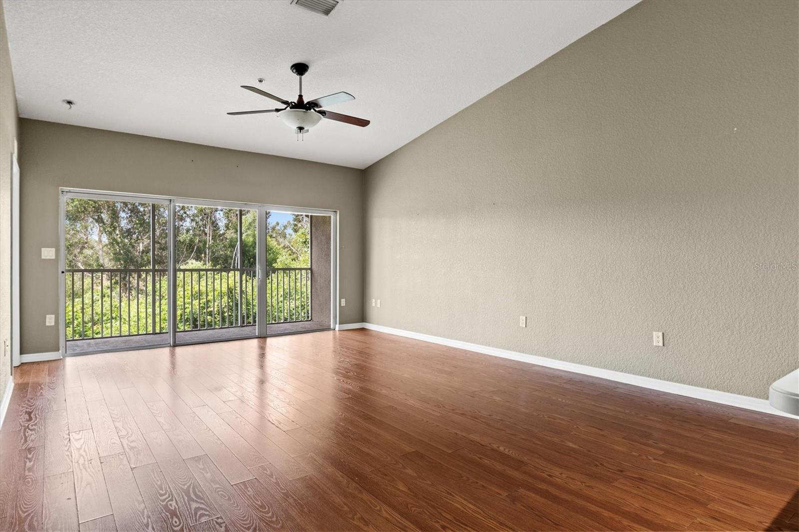 Image 14 of 71 For 7039 Strand Circle 34-201