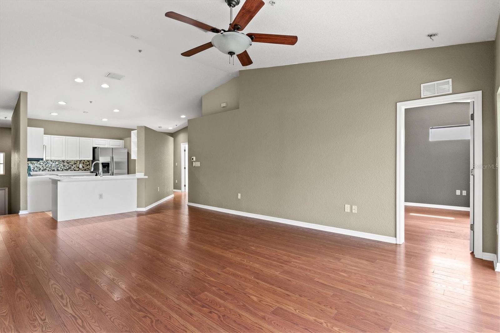 Image 17 of 71 For 7039 Strand Circle 34-201