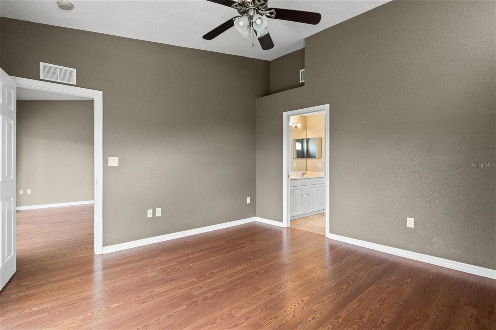 Image 20 of 71 For 7039 Strand Circle 34-201
