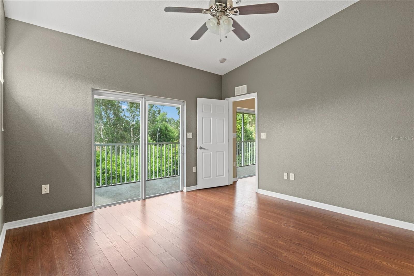 Image 21 of 71 For 7039 Strand Circle 34-201