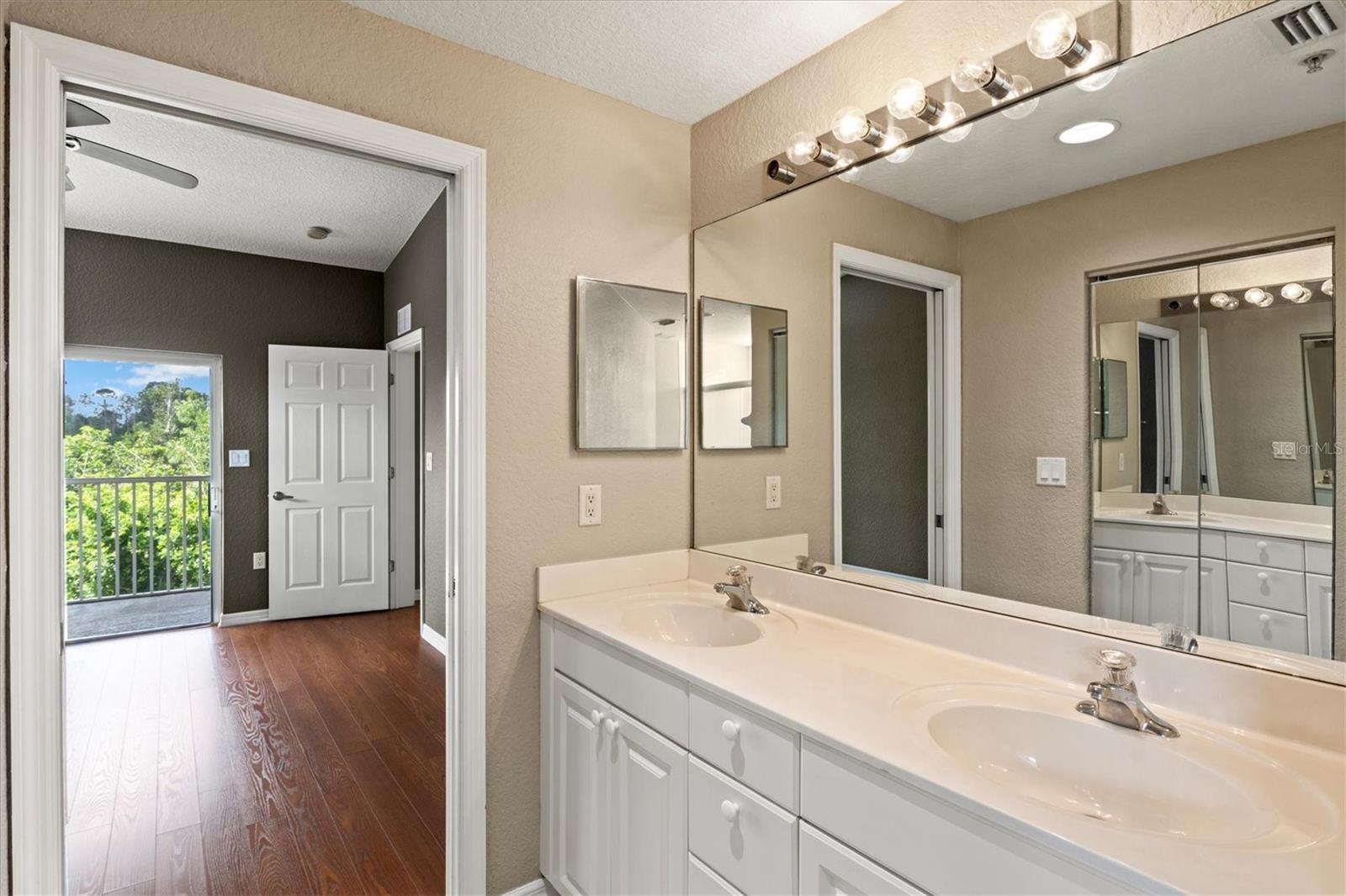 Image 23 of 71 For 7039 Strand Circle 34-201