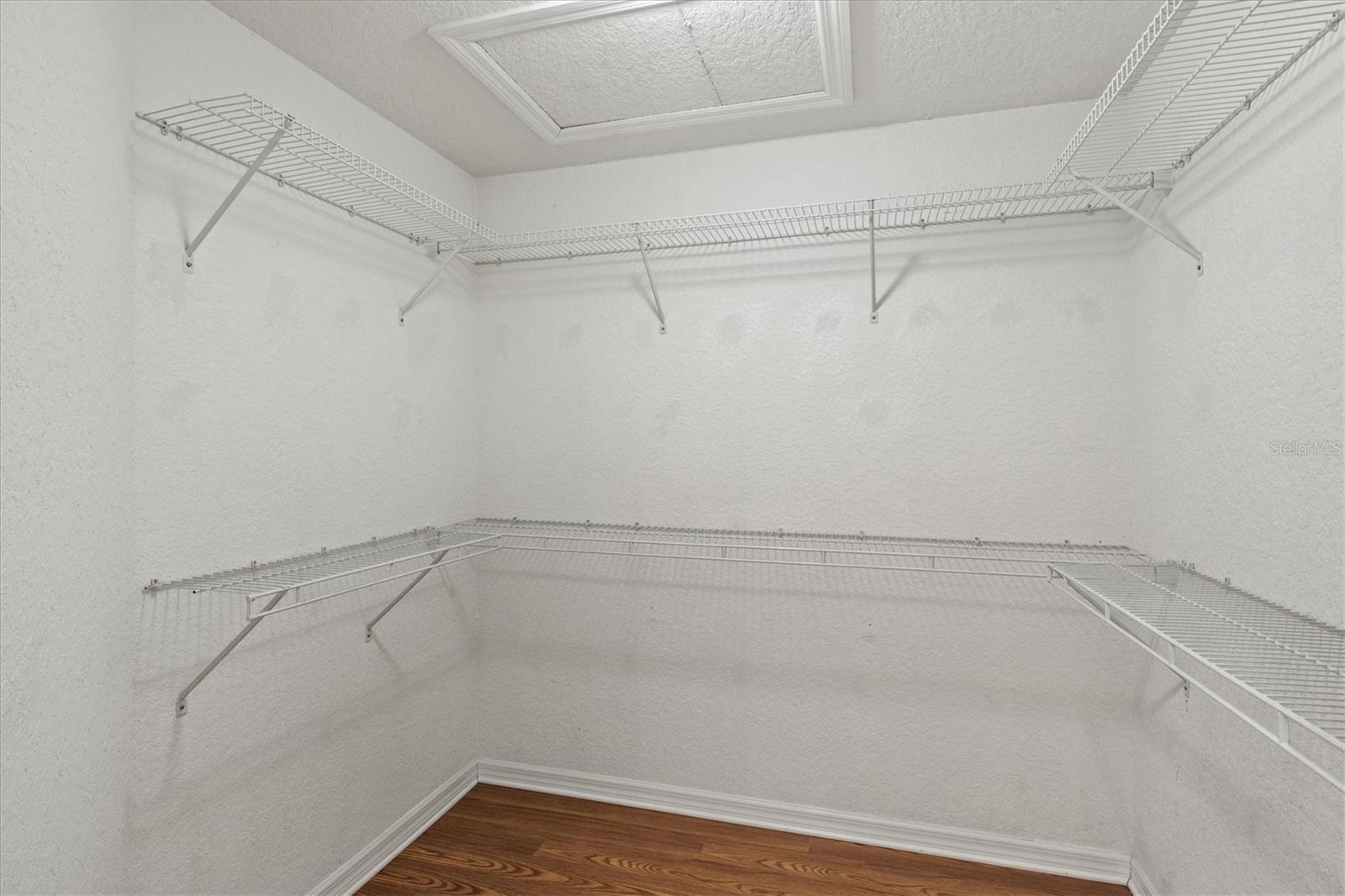 Image 25 of 71 For 7039 Strand Circle 34-201