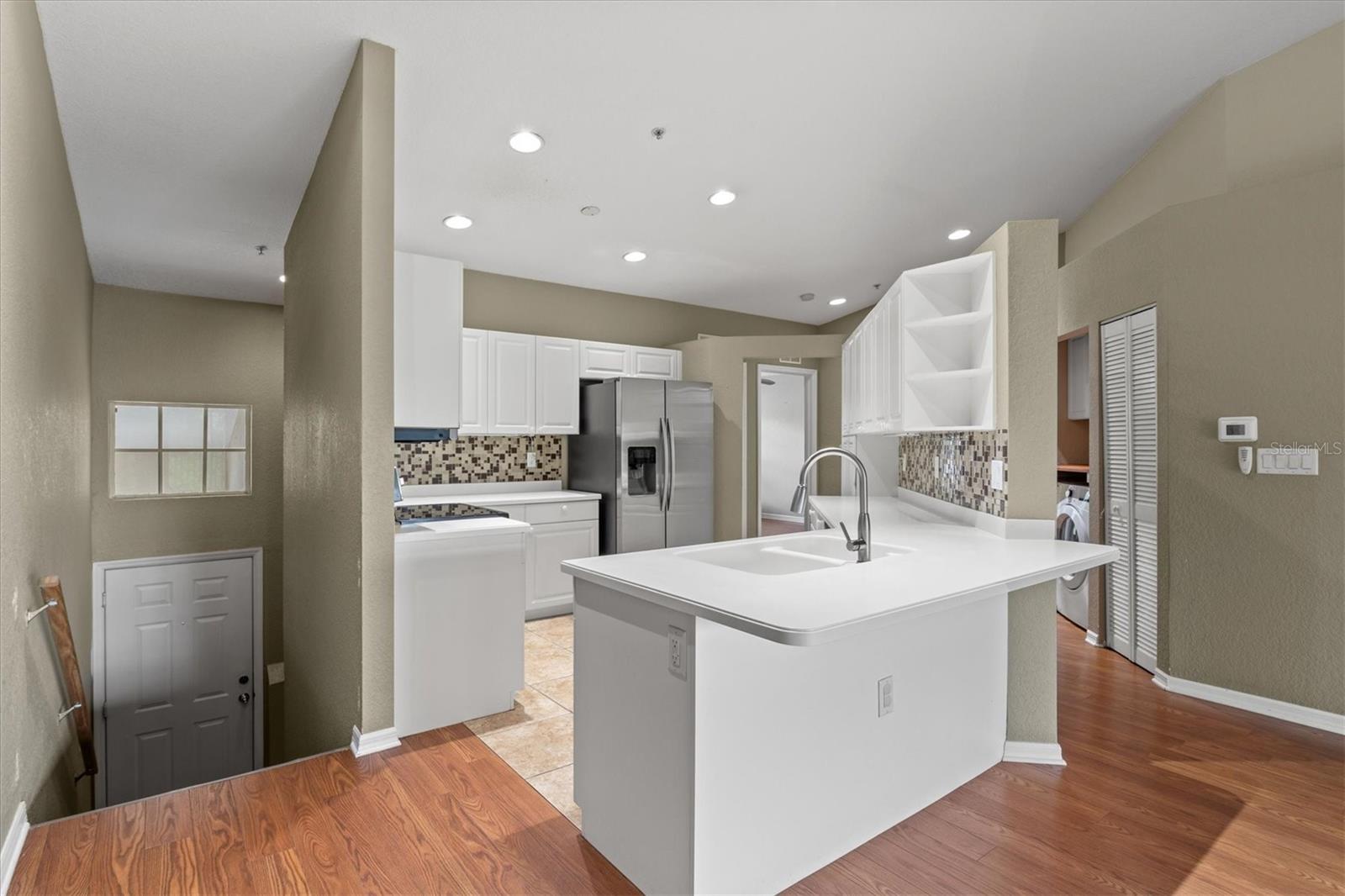 Image 5 of 71 For 7039 Strand Circle 34-201