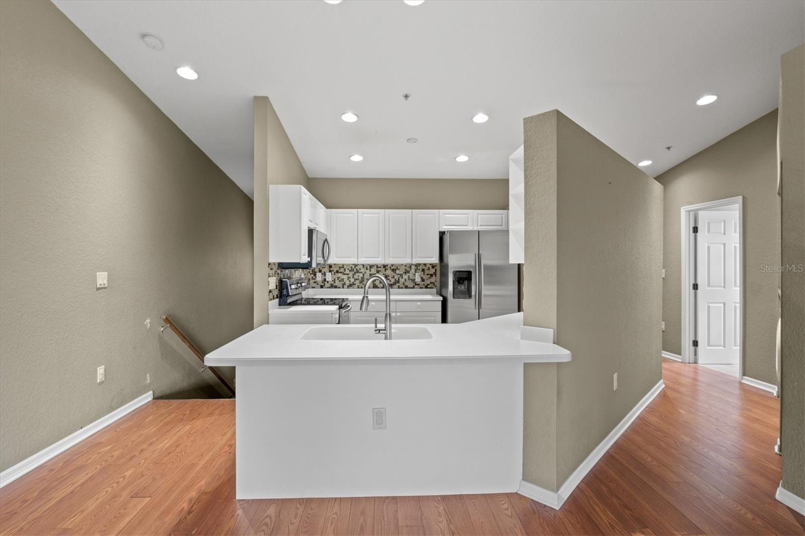 Image 8 of 71 For 7039 Strand Circle 34-201