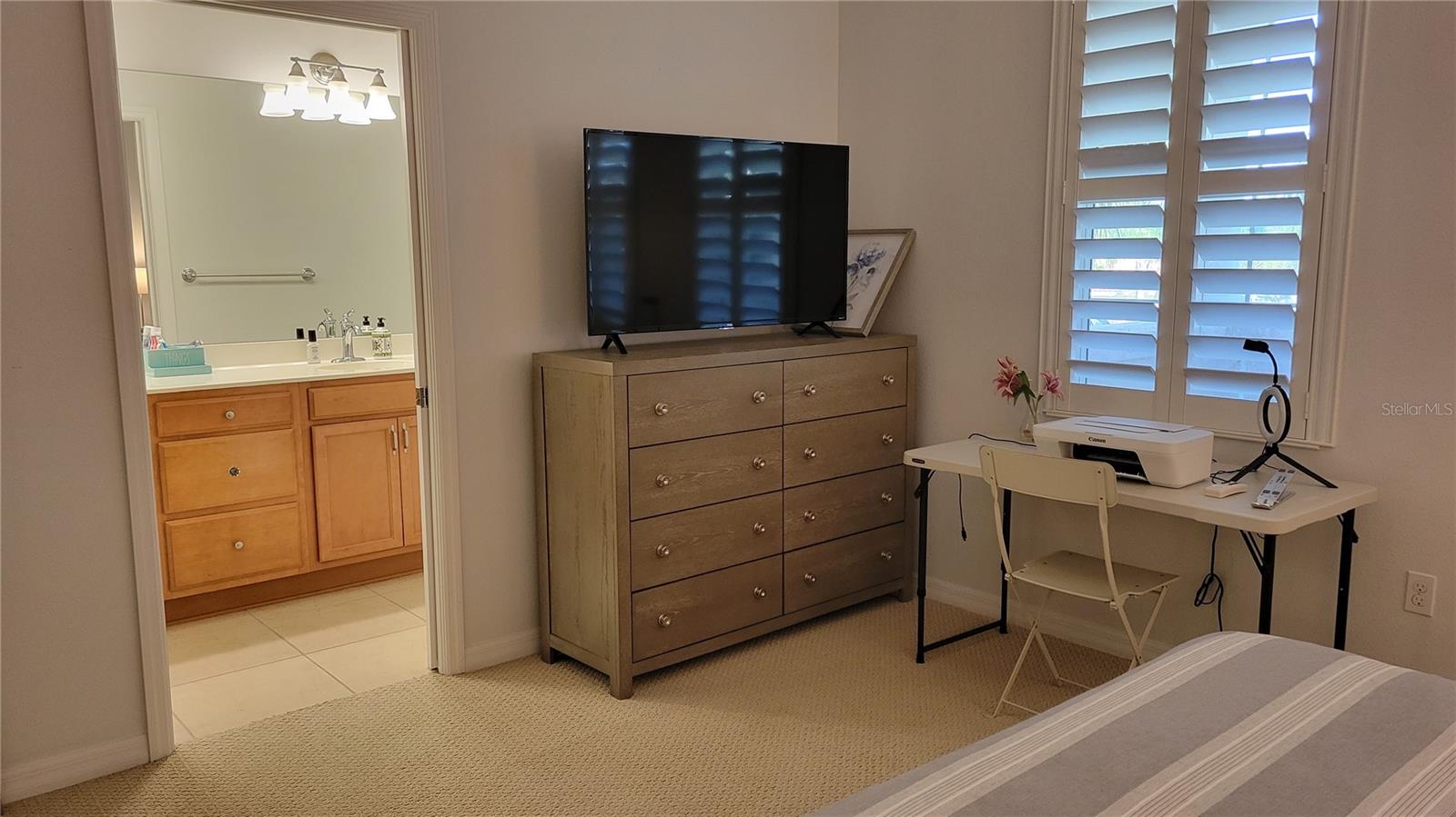 Listing photo id 11 for 3716 82nd Avenue Circle E 101