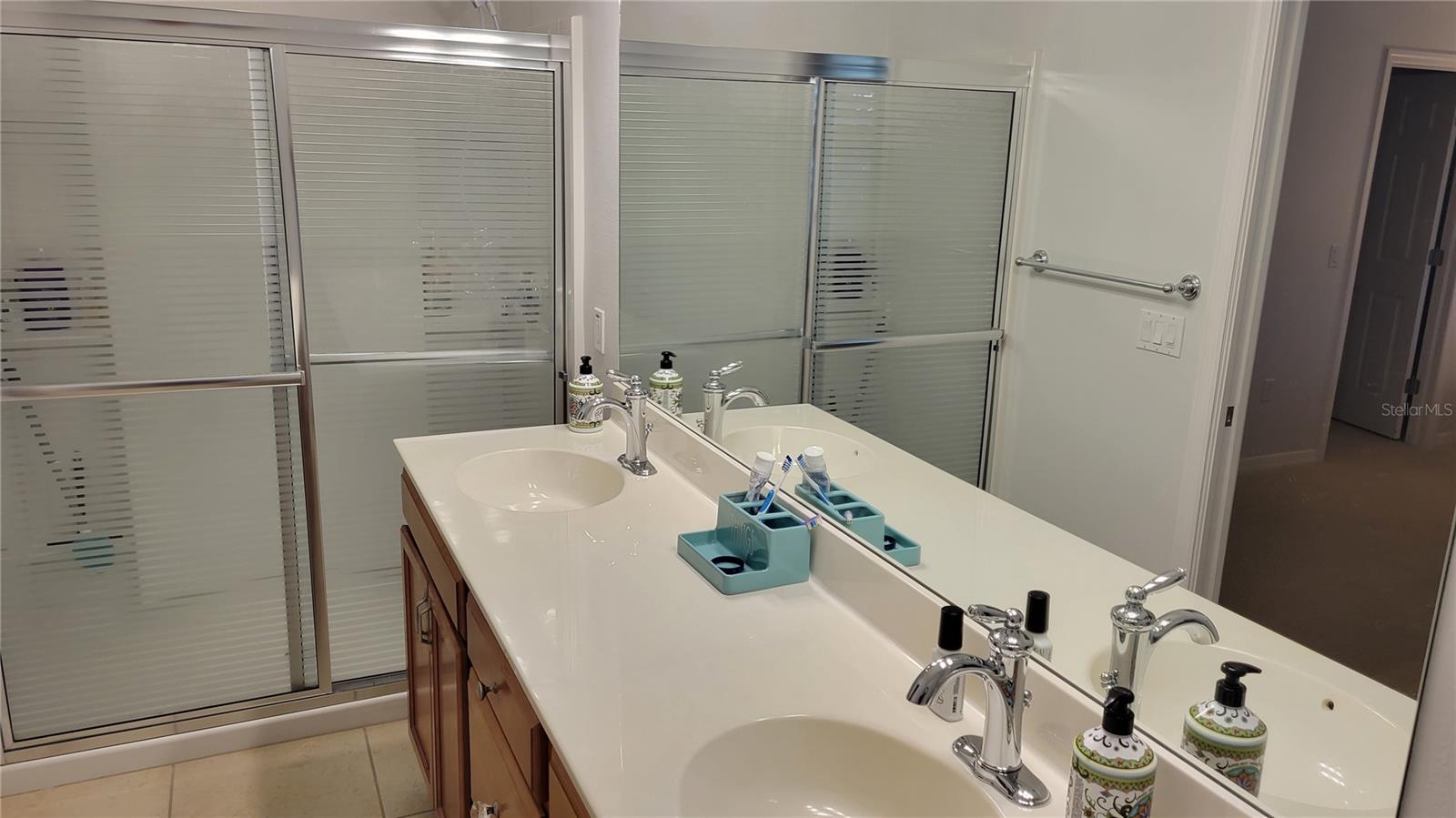 Listing photo id 13 for 3716 82nd Avenue Circle E 101