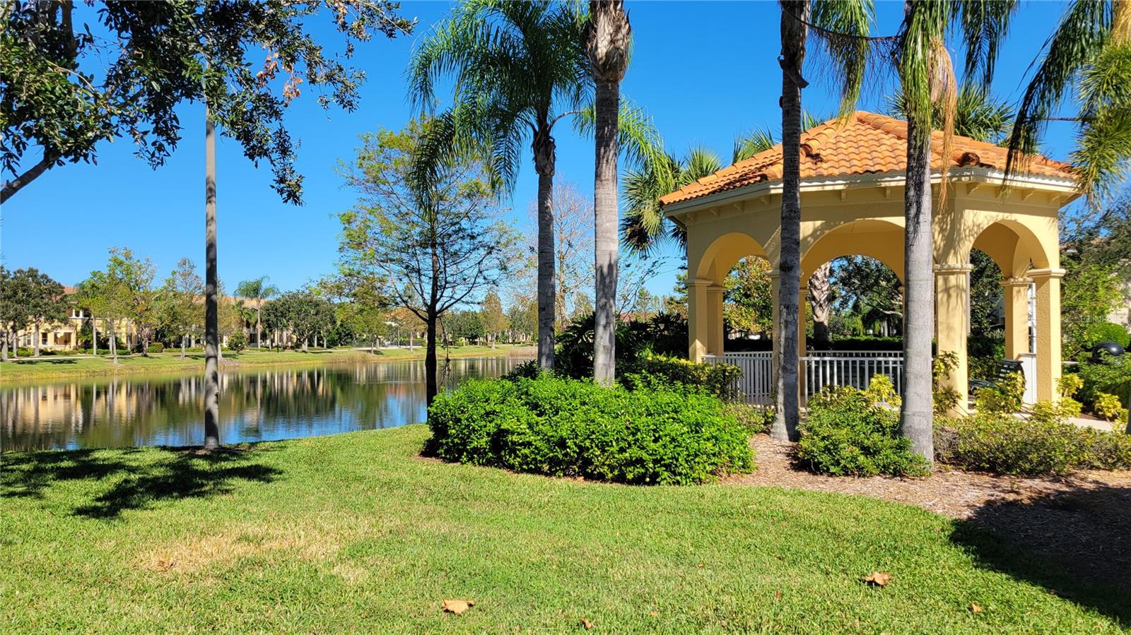 Listing photo id 20 for 3716 82nd Avenue Circle E 101