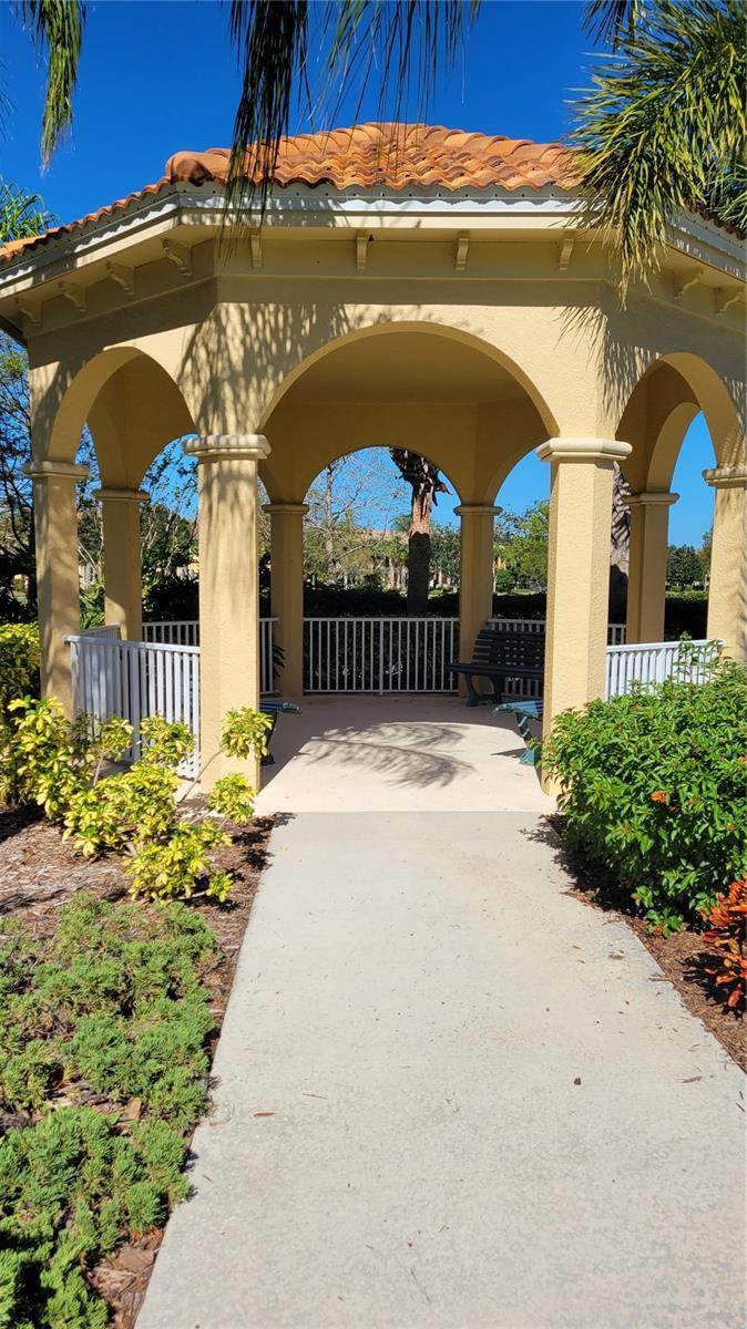 Listing photo id 21 for 3716 82nd Avenue Circle E 101