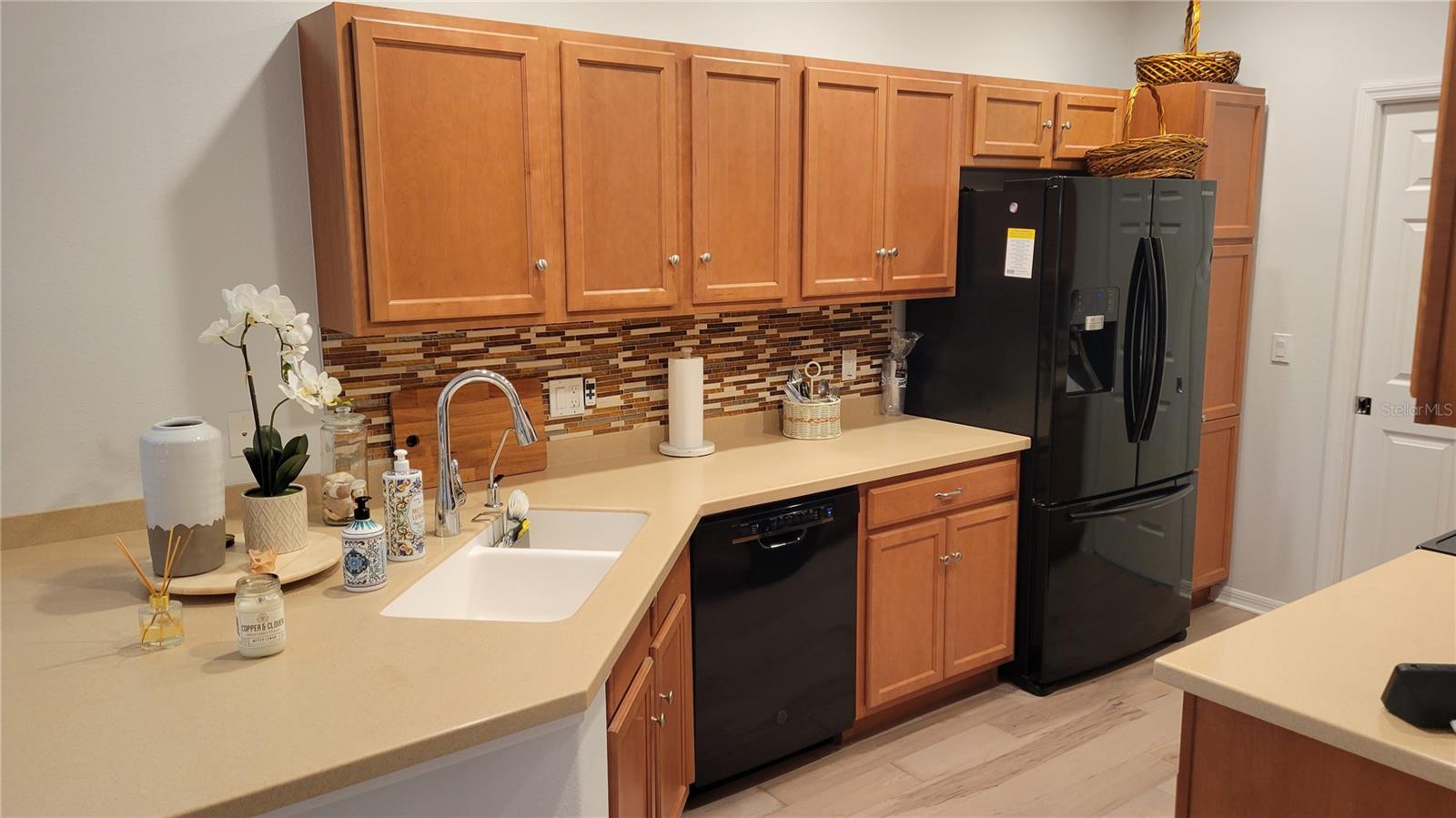 Listing photo id 2 for 3716 82nd Avenue Circle E 101
