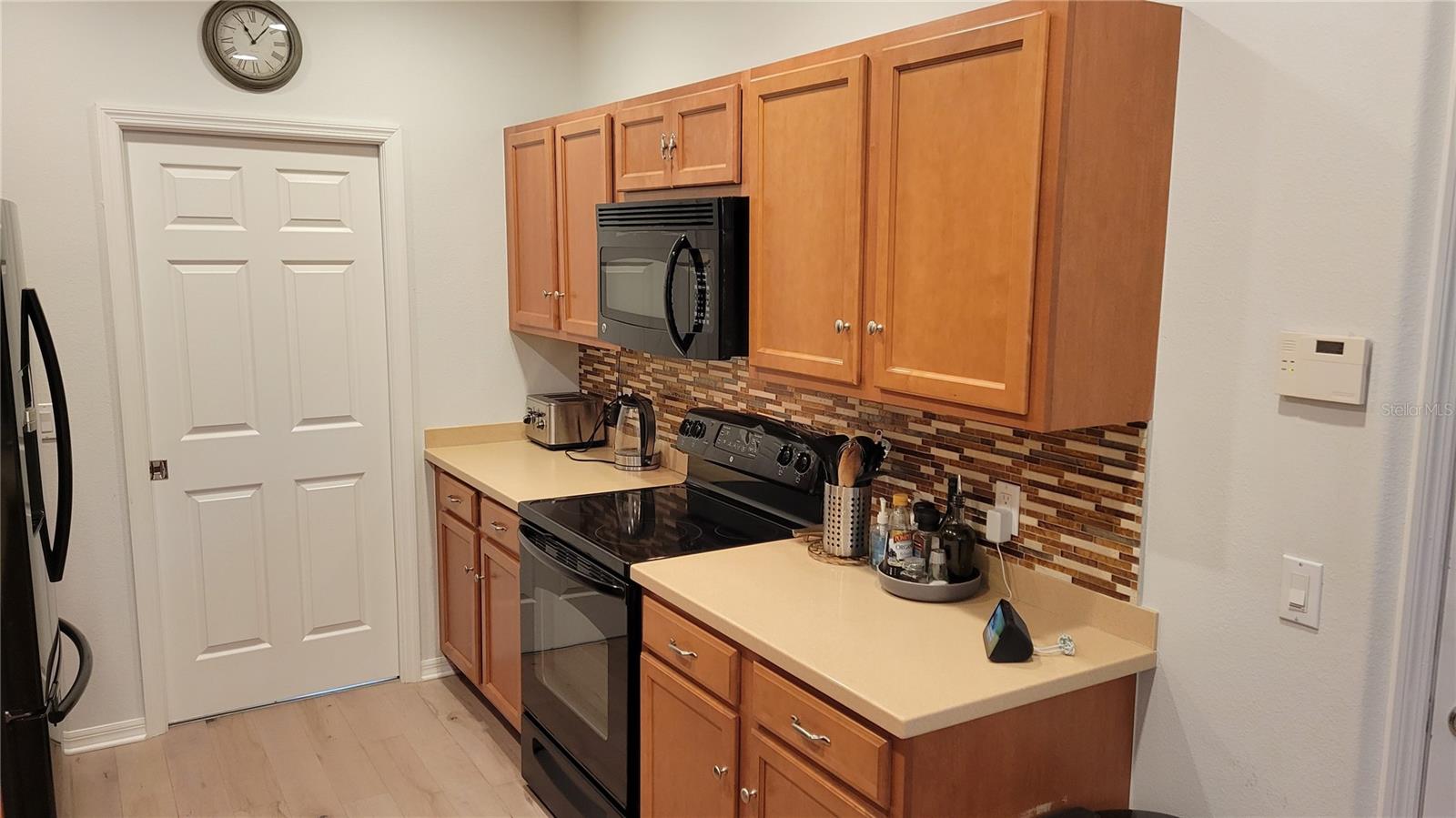 Listing photo id 3 for 3716 82nd Avenue Circle E 101