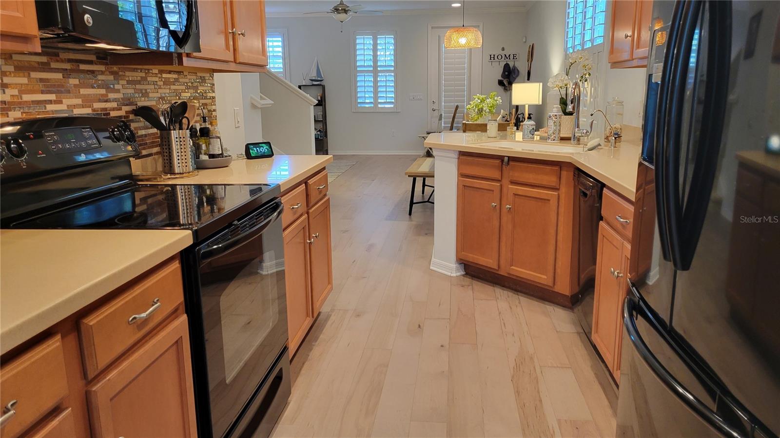Listing photo id 4 for 3716 82nd Avenue Circle E 101