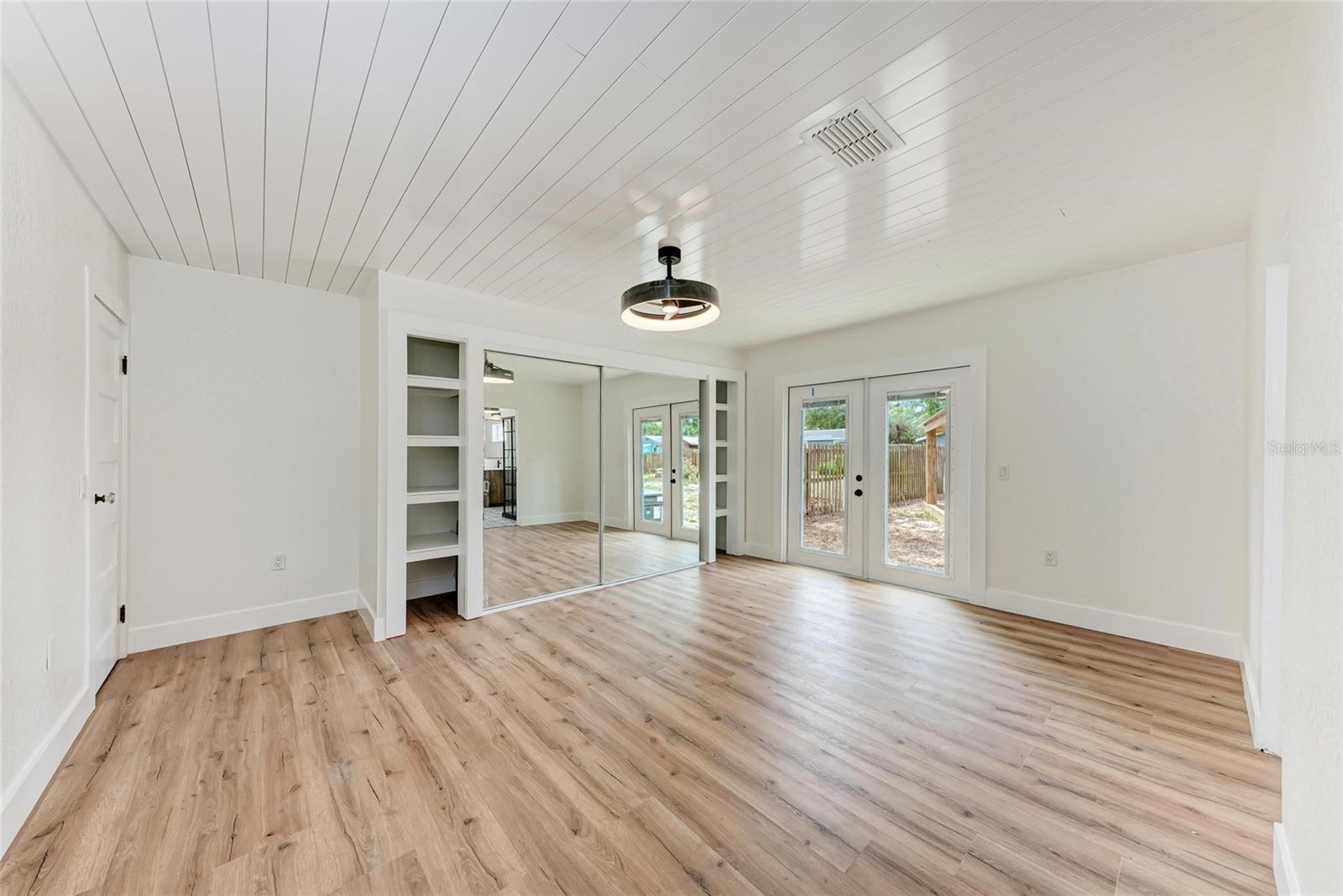 Image 17 of 35 For 1016 38th Street W