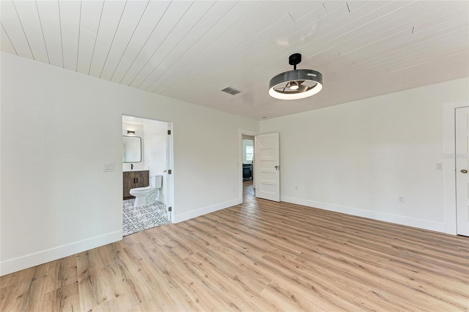 Image 19 of 35 For 1016 38th Street W
