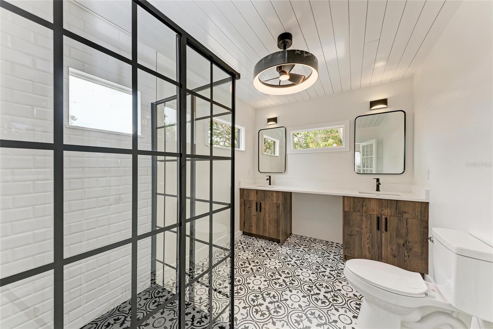 Image 21 of 35 For 1016 38th Street W