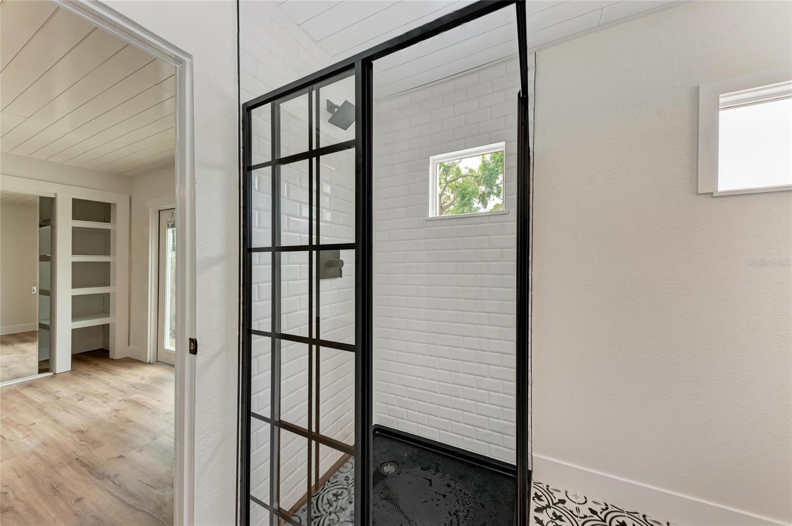 Image 22 of 35 For 1016 38th Street W