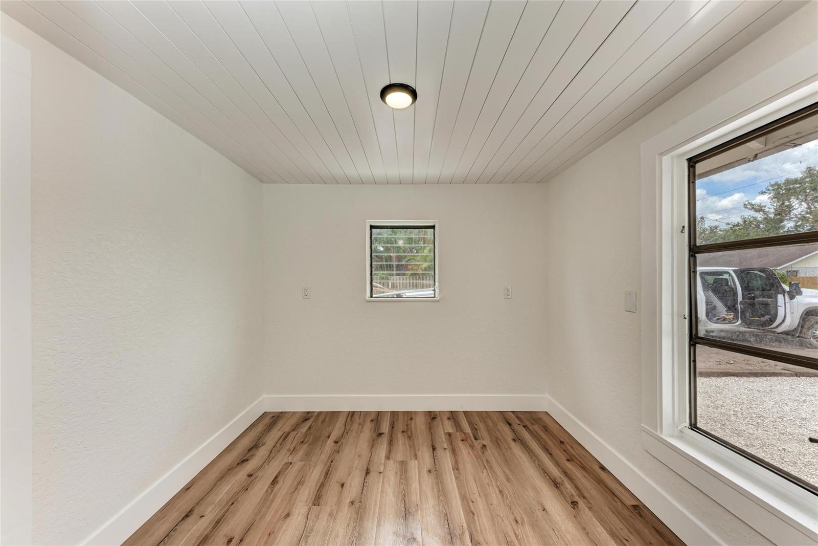 Image 27 of 35 For 1016 38th Street W