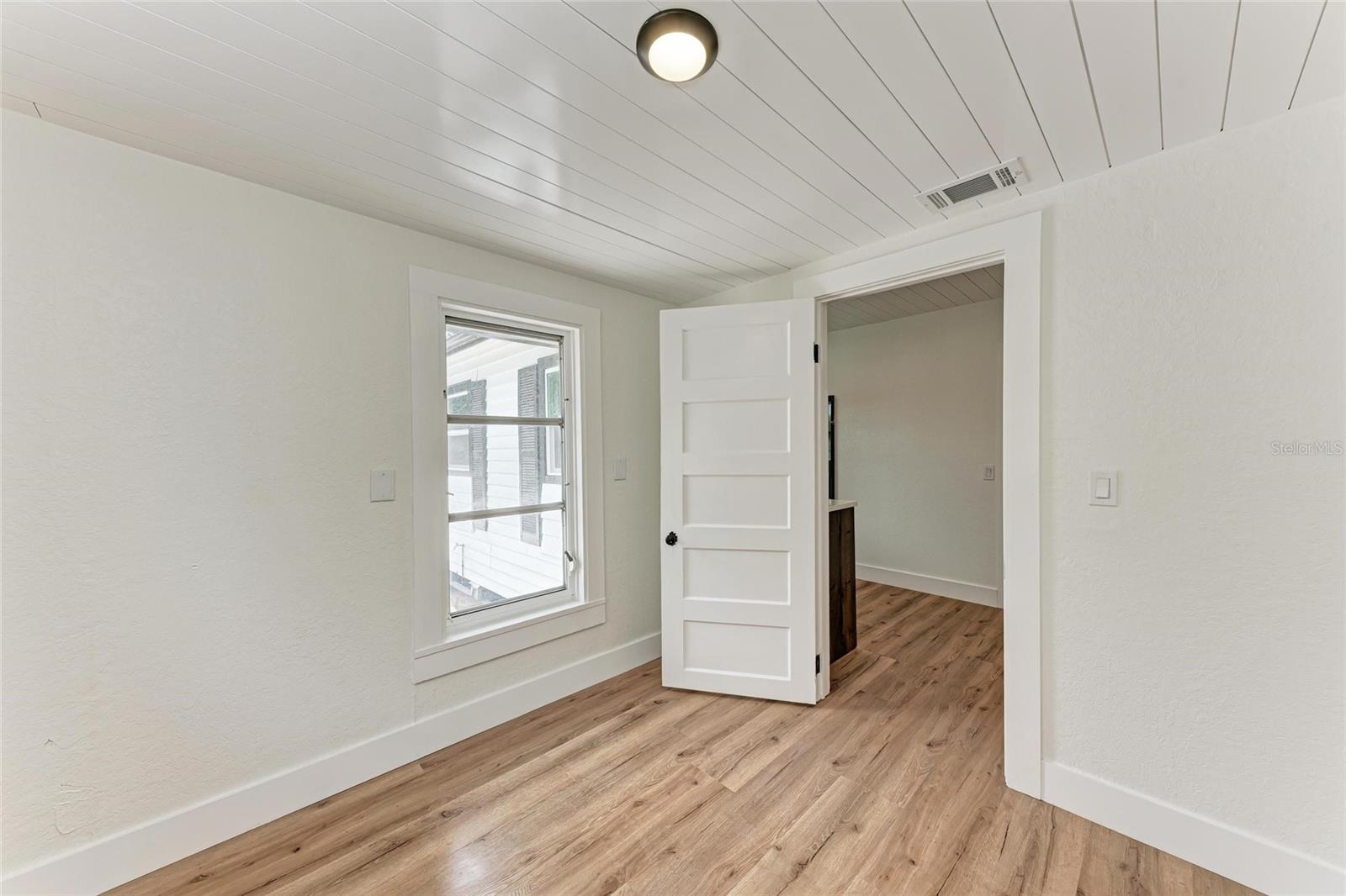 Image 28 of 35 For 1016 38th Street W