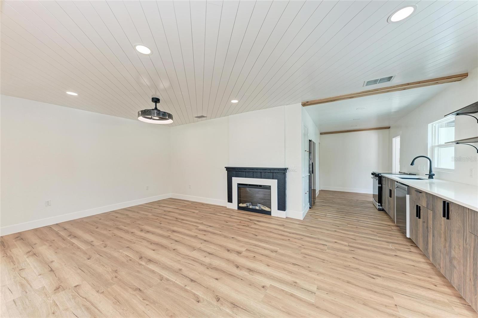 Image 9 of 35 For 1016 38th Street W