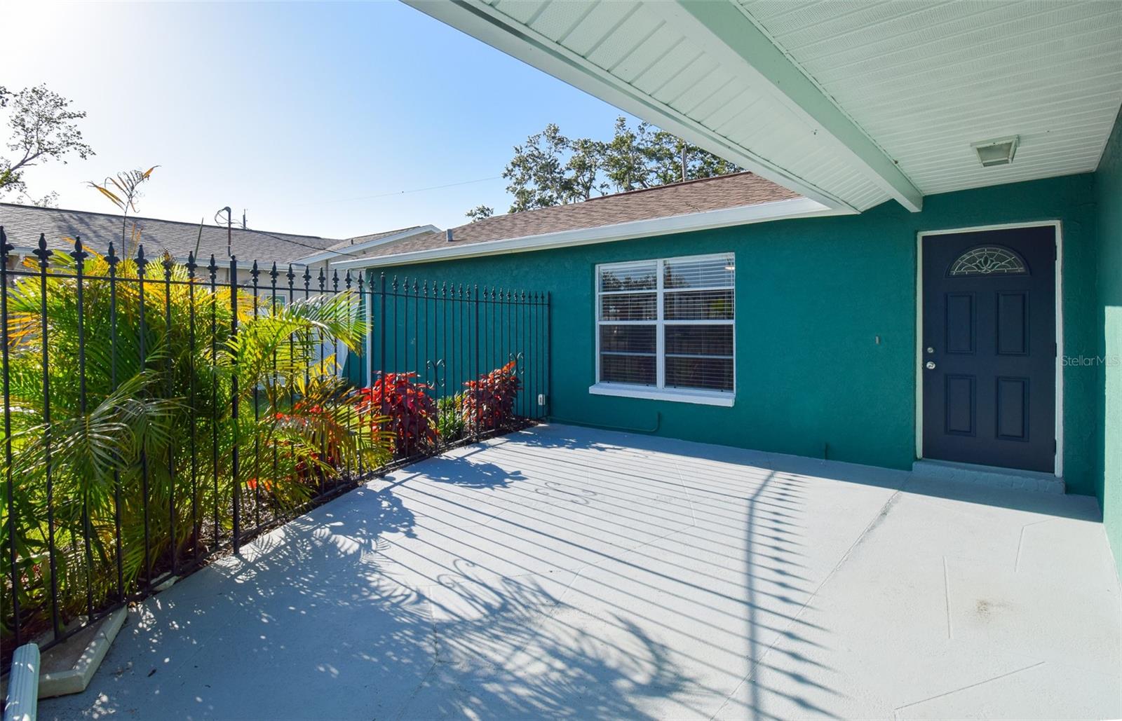 Image 11 of 97 For 2402 16th Street W