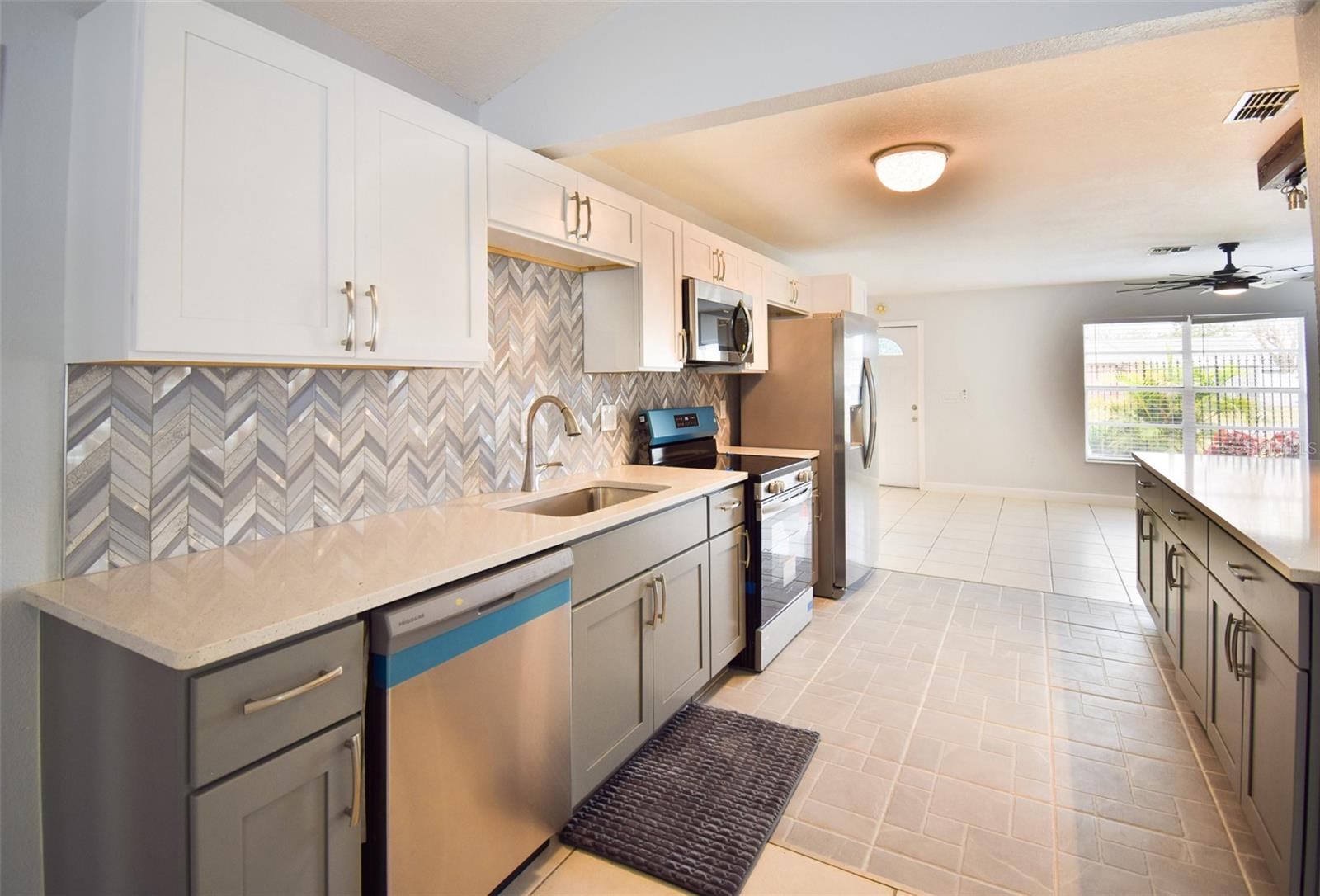 Image 21 of 97 For 2402 16th Street W