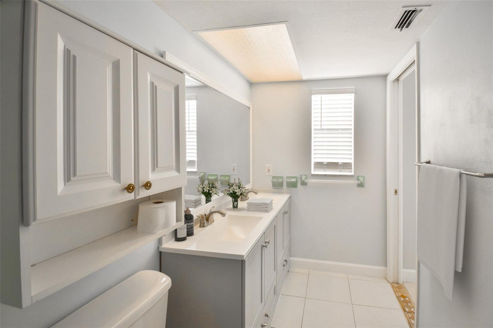 Image 28 of 97 For 2402 16th Street W