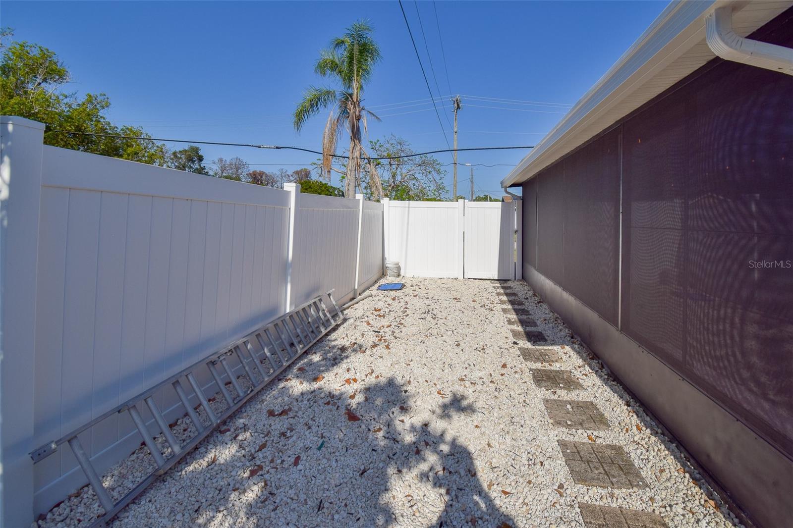 Image 48 of 97 For 2402 16th Street W
