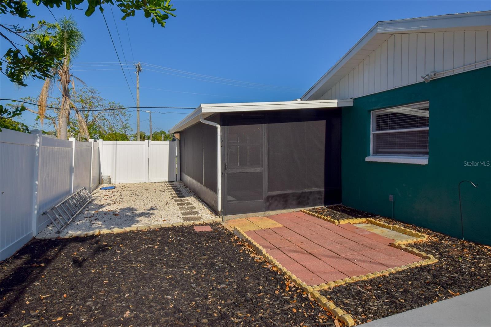 Image 52 of 97 For 2402 16th Street W