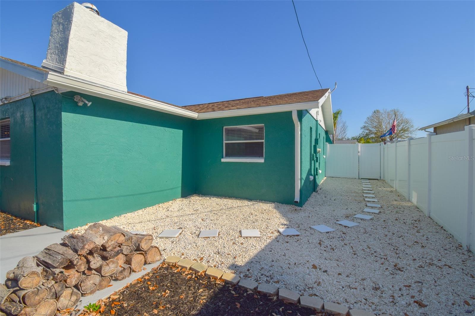 Image 53 of 97 For 2402 16th Street W