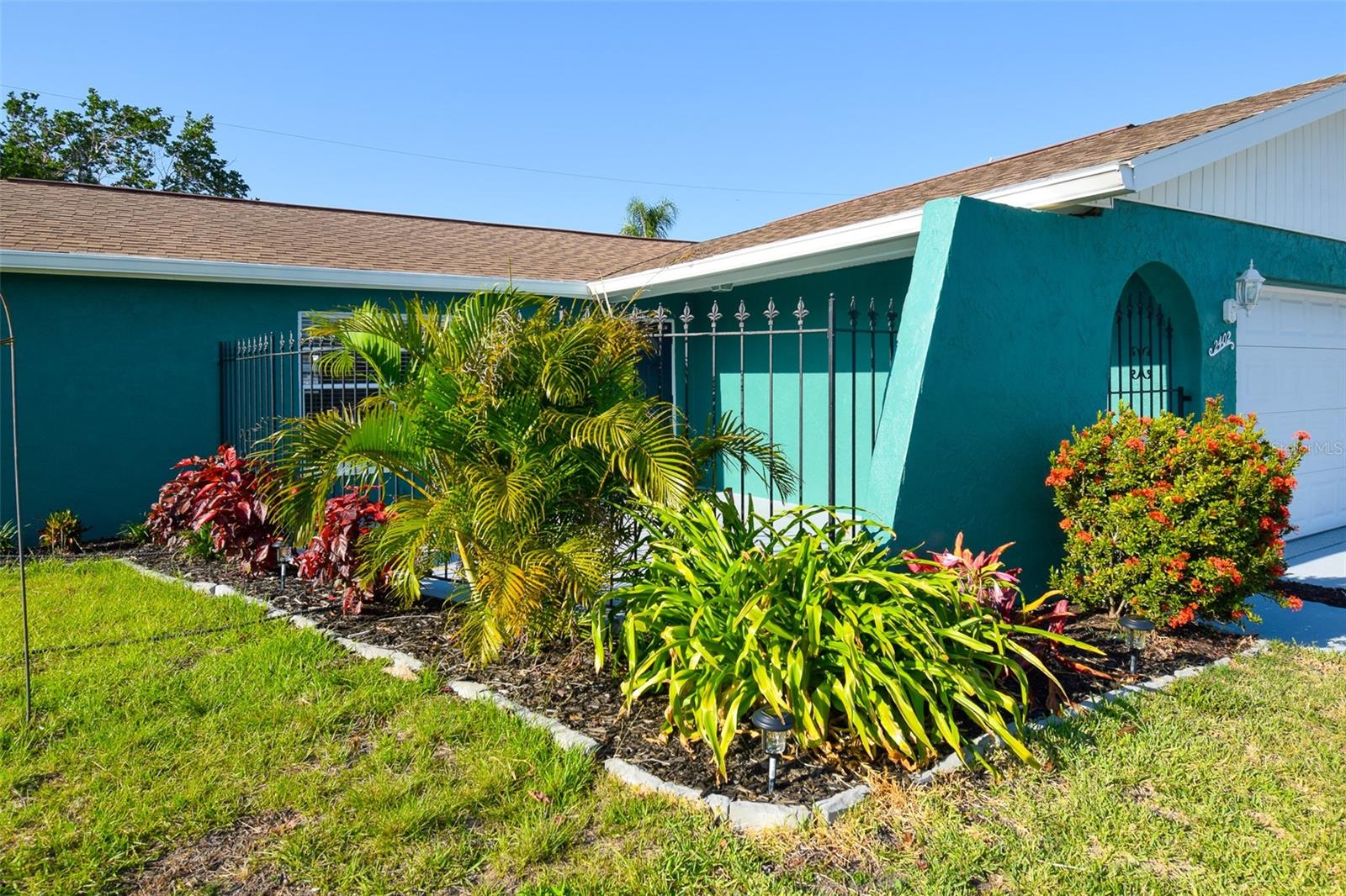 Image 9 of 97 For 2402 16th Street W