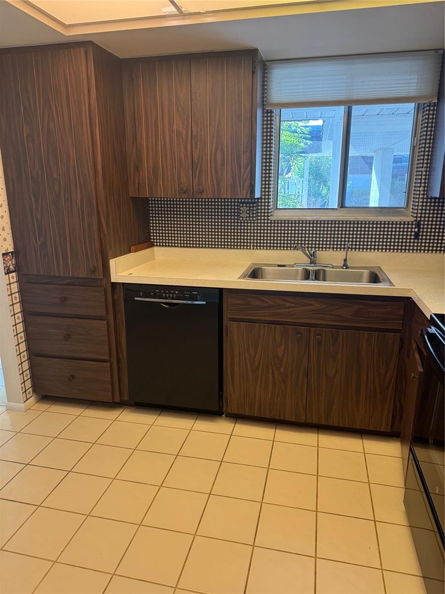 Image 7 of 15 For 3921 Lakeside Road 168