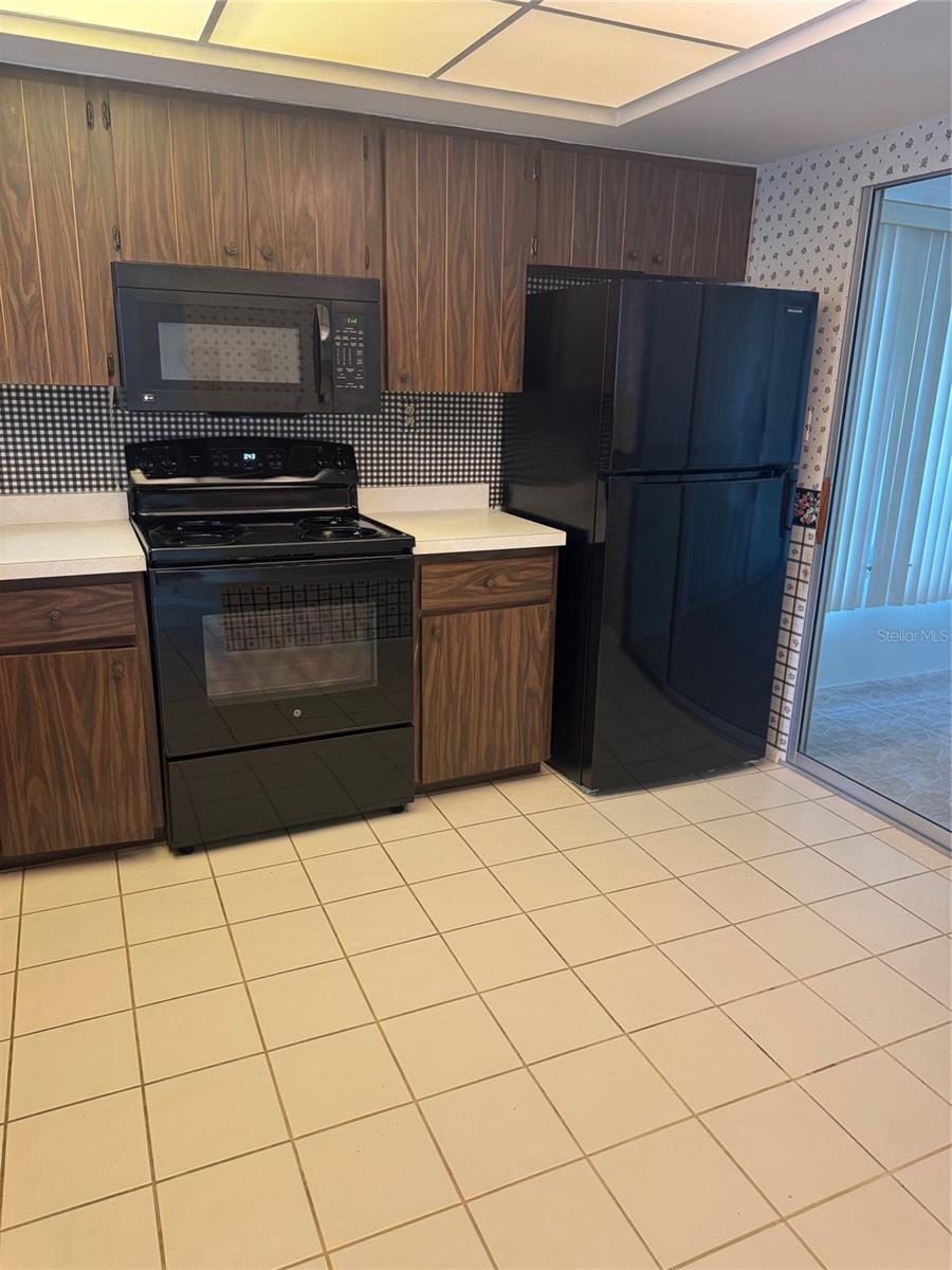 Image 8 of 15 For 3921 Lakeside Road 168