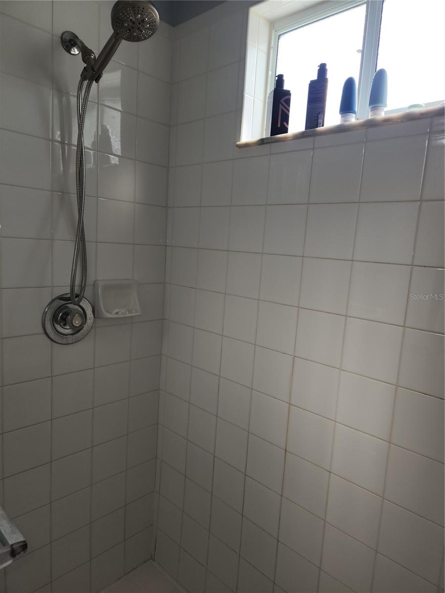 Image 16 of 24 For 6606 Pineview Terrace 201